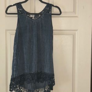 sleeveless top